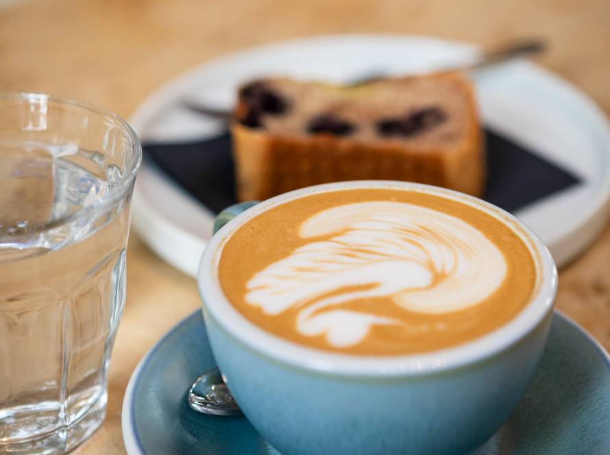 Ein Cappuccino mit eine Latte Art Seepferdchen