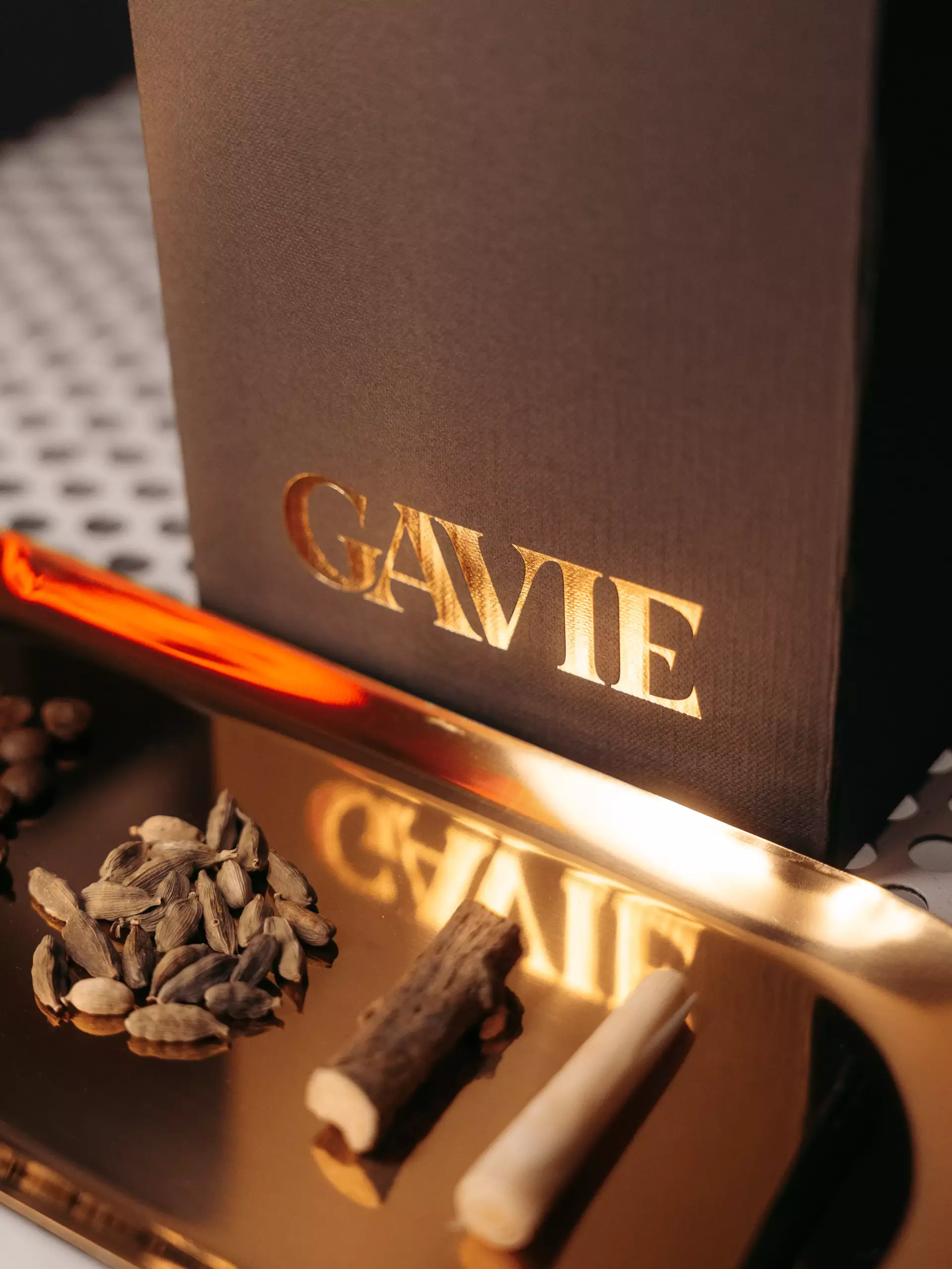 GAVIE Gin packaging with featured spices displayed on a golden tray.