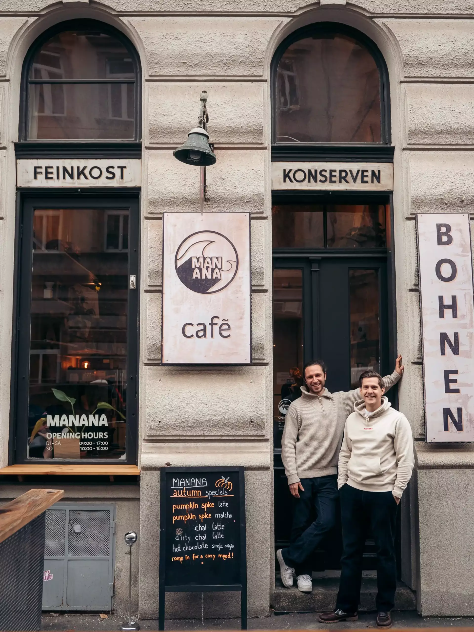 Außenansicht des MANANA Cafés in Wien Währing