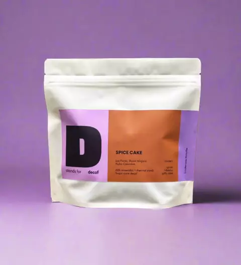 D stands for Spice Cake – entkoffeinierte Kaffeebohnen Verpackung