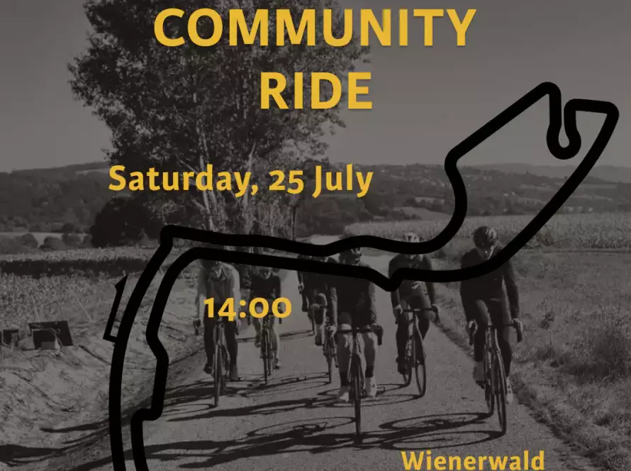 MANANA Community Ride Rennradgruppe vor dem Café in Wien Währing