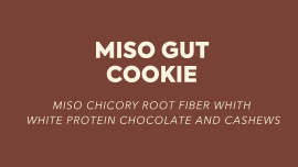 Miso Gut Functional Protein Cookie mit Miso, Karamell, Sesam und White Protein Chocolate.